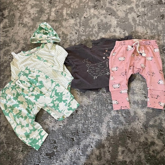 Jessica Simpson Other - Jessica Simpson baby clothes 5/$25‼️